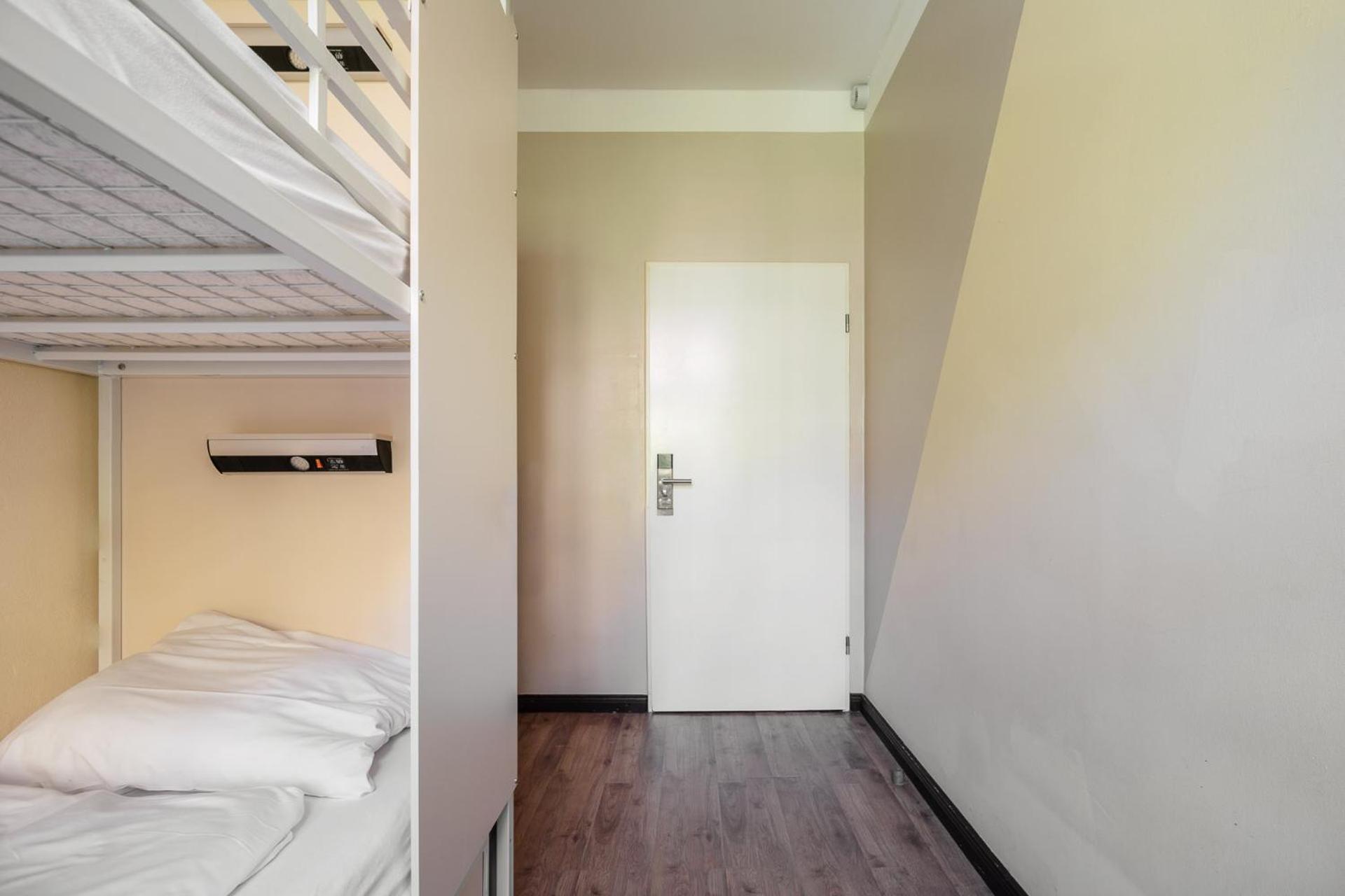 Hostel Eastseven *