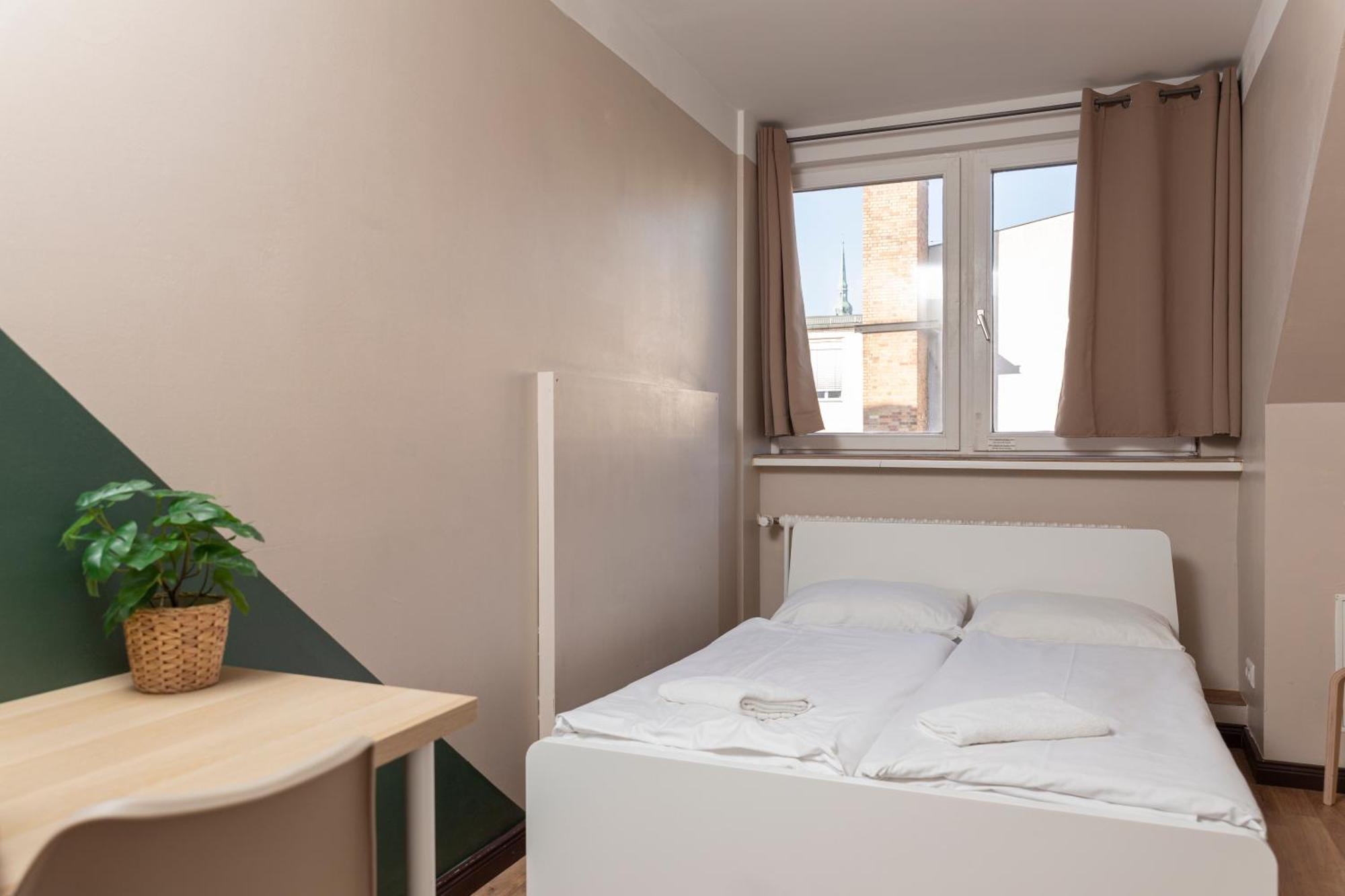 Eastseven Hostel *